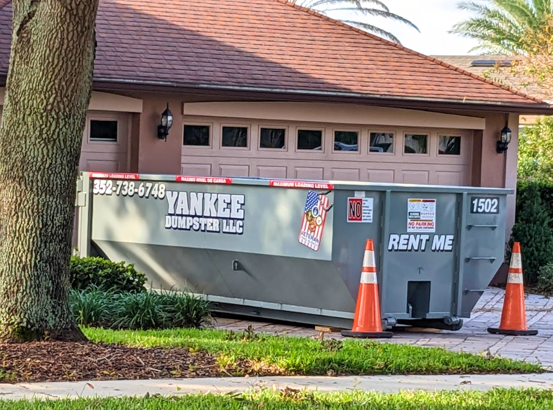 Perks of Renting a Dumpster for Your Fall Yard Cleanup